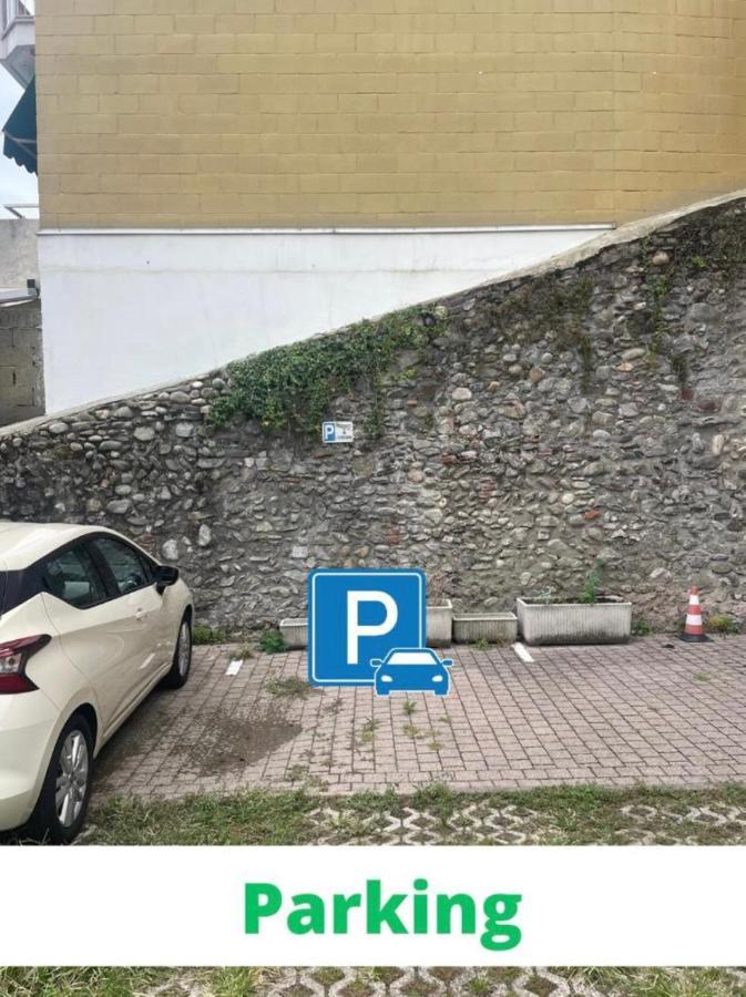Leonardo Academy In 5' - Parcheggio Gratis - Laghi & Wi-Fi Lägenhet Sesto Calende Exteriör bild