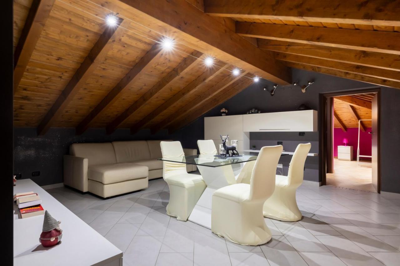 Leonardo Academy In 5' - Parcheggio Gratis - Laghi & Wi-Fi Lägenhet Sesto Calende Exteriör bild